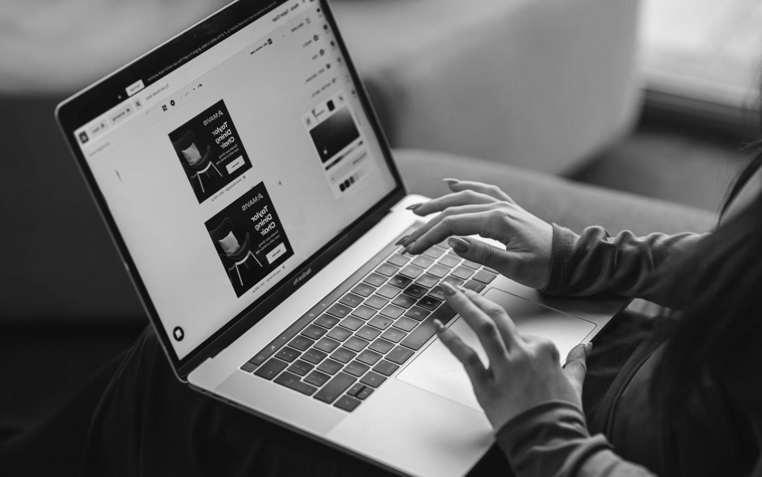 Équipe mirexandova lors d'une session de brainstorming pour nouveaux contenus éducatifs